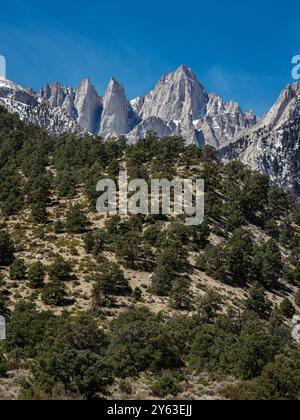 Il Monte Whitney, la montagna più alta degli Stati Uniti contigui, le montagne della Sierra Nevada orientale, California, Stati Uniti. Foto Stock