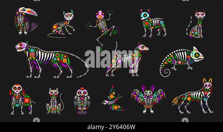 Giorno dei morti messicani teschi di zucchero di animali, tatuaggi vettoriali. Scheletri di Halloween di cani morti e gatti con motivi floreali messicani. Dia de los Muertos Gufo, giaguaro e lucertola, rana, tucano Illustrazione Vettoriale