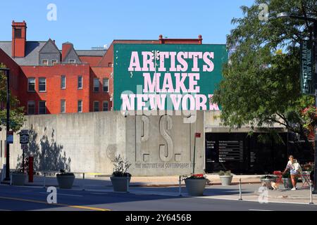 MoMA PS1, 22-25 Jackson Ave, Queens, New York. Foto di fronte al negozio di New York di un museo d'arte contemporanea nel quartiere di Long Island City. Foto Stock