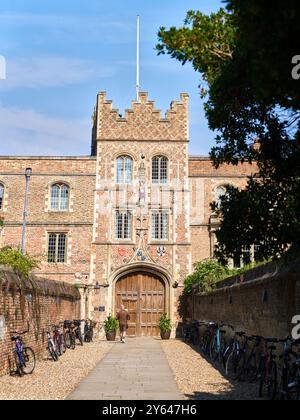 Percorso d'ingresso al Jesus College, Università di Cambridge, Inghilterra. Foto Stock