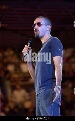 Verona Italia 07/09/2002 : Daniele Silvestri, cantante italiano, durante la trasmissione televisiva “Festivalbar 2002” Foto Stock