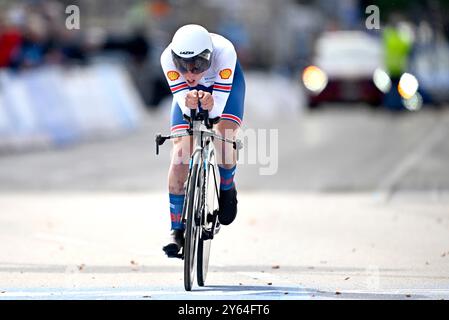 Zurigo, Svizzera. 24 settembre 2024. La vincitrice britannica Cat Ferguson supera il traguardo della gara individuale femminile Junior a cronometro ai Campionati del mondo di ciclismo su strada e ciclismo su strada 2024 UCI, martedì 24 settembre 2024, a Zurigo, Svizzera. I Mondi si svolgono dal 21 al 29 settembre. BELGA PHOTO JASPER JACOBS credito: Belga News Agency/Alamy Live News Foto Stock