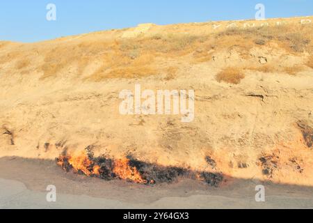 Yanar Dag "montagna in fiamme" - un incendio a gas naturale vicino a Baku, Azerbaigian Foto Stock