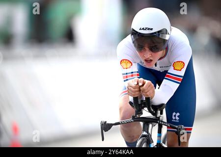 Zurigo, Svizzera. 24 settembre 2024. La vincitrice britannica Cat Ferguson supera il traguardo della gara individuale femminile Junior a cronometro ai Campionati del mondo di ciclismo su strada e ciclismo su strada 2024 UCI, martedì 24 settembre 2024, a Zurigo, Svizzera. I Mondi si svolgono dal 21 al 29 settembre. BELGA PHOTO JASPER JACOBS credito: Belga News Agency/Alamy Live News Foto Stock