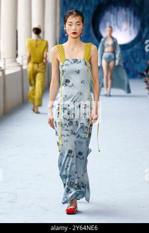 Milano, Italia. 22 settembre 2024. HUI Primavera/Estate 2025 Runway durante la settimana della moda di Milano del 2024 settembre - Milano, Italia 22/09/2024 credito: dpa/Alamy Live News Foto Stock