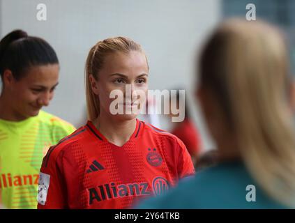 München, Germania 23. Settembre 2024: Fussball, FRAUEN, GOOGLE PIXEL FRAUEN-BUNDESLIGA, Saison 2024/2025, FC Bayern München - TSG 1899 Hoffenheim, Campus Glodis Perla Viggosdottir (FC Bayern München) Kopf, Portrait, Oberkörper Foto Stock