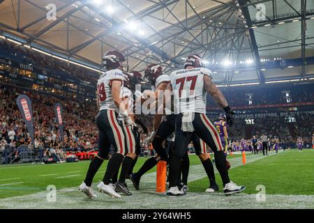 Gelsenkirchen, Germania. 22 settembre 2024. Firo : 22.09.2024, American Football, ELF, European League of Football, Championship Game 2024, Rhein Fire vs Vienna Vikings la squadra di Rhine Fire celebra dopo un touchdown, un giubilo, credito: dpa/Alamy Live News Foto Stock