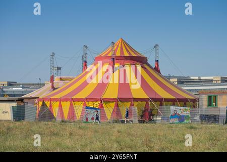 Zirkus Cabuwazi, Flughafen Tempelhof, Tempelhofer Feld, Tempelhof, Berlino, Germania Foto Stock