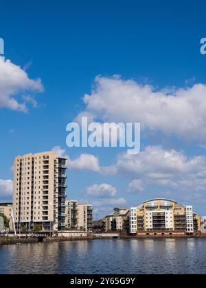 Housing Developments, Roath Lock, Cardiff Bay, Cardiff, Galles, REGNO UNITO, REGNO UNITO. Foto Stock