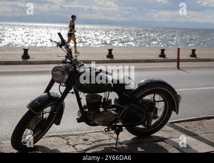 Salonicco, Grecia, 17 settembre 2024: Moto DKW RT175S, 1955. Il temporizzatore viene visualizzato su strada. Foto Stock