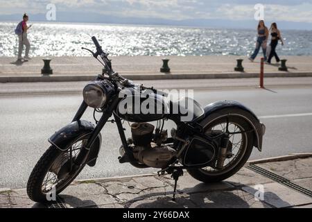 Salonicco, Grecia, 17 settembre 2024: Moto DKW RT175S, 1955. Il temporizzatore viene visualizzato su strada. Foto Stock