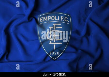 Pringsewu, Lampung 24 settembre 2024; texture del logo Selective Focus flag su sfondo Empoli F.C.. Bandiera della squadra di calcio di serie A italiana. Illustrazione 3D. Foto Stock