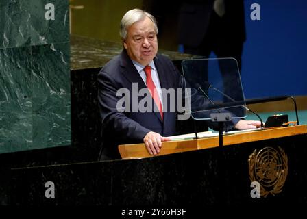 New York, Stati Uniti. 24 settembre 2024. Il Segretario generale delle Nazioni Unite Ant—nio Guterres parla alla 79a sessione dell'Assemblea generale delle Nazioni Unite dibattito generale nella sala dell'Assemblea generale delle Nazioni Unite presso la sede delle Nazioni Unite martedì 24 settembre 2024 a New York. Foto di Peter Foley/UPI credito: UPI/Alamy Live News Foto Stock