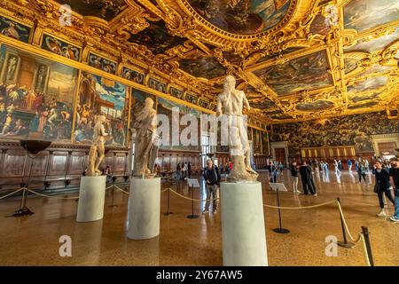 Camera del grande Consiglio all'interno del Palazzo dei Dogi , la camera più grande e maestosa del Palazzo Ducale di Venezia Foto Stock