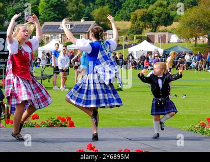 Danza delle Highland al Glenurquhart Highland Gathering and Games, Drumnadrochit Foto Stock
