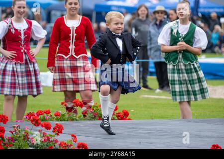 Danza delle Highland al Glenurquhart Highland Gathering and Games, Drumnadrochit Foto Stock