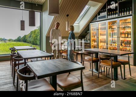 Johan e Heather Öberg gestiscono l'azienda vinicola Thora Vingård. Dalen, Båstads kommun, Skåne, Svezia Foto Stock