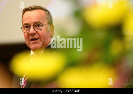 24 settembre 2024, bassa Sassonia, Göttingen: Boris Pistorius (SPD), Ministro federale della difesa, terrà un discorso di apertura al 29° Congresso DVPW a Georg-August-Universität Göttingen. Il congresso della German Political Science Association (DVPW) ha il motto "Politics in the PolyCrisis" e si svolge fino al 27 settembre 2024. Foto: Swen Pförtner/dpa Foto Stock