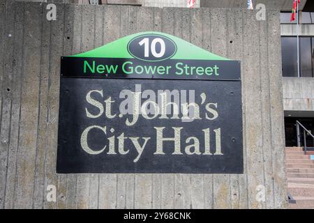 Cartello del municipio su New Gower Street nel centro di St. John's, Newfoundland & Labrador, Canada Foto Stock