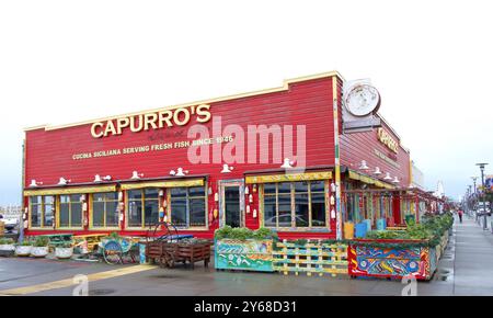 San Franciso, CA - 20 dicembre 2023: Ristorante siciliano Capurro presso il molo dei pescatori. Foto Stock