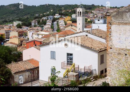 Calitri (Avellino) - paesaggio urbano della cittadina dell'Irpinia, Campania, Italia Foto Stock