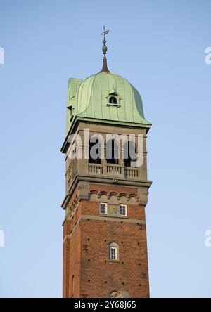 Torre dell'ex Hotel Bristol, costruita da Vilhelm Vischer, Piazza del Municipio o Radhuspladsen, Copenaghen, Danimarca, Europa Foto Stock
