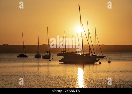 Tramonto sul lago Ammer vicino a Herrsching, Baviera, Germania, Europa Foto Stock