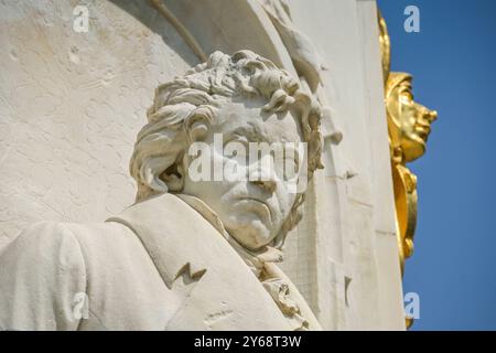 Ludwig van Beethoven, Beethoven-Haydn-Mozart-Denkmal, Tiergarten, Berlino, Deutschland *** Ludwig van Beethoven, Beethoven Haydn Mozart Monument, Tiergarten, Berlino, Germania Foto Stock