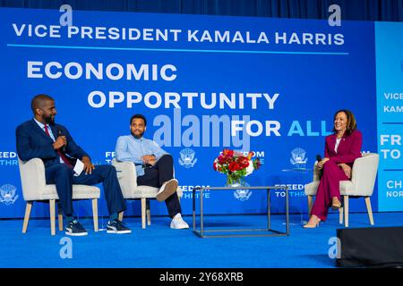 WASHINGTON DC, USA - 12 giugno 2024 - il Vicepresidente degli Stati Uniti Kamala Harris partecipa a una conversazione moderata con l'attore Michael Ealy e l'ex State Foto Stock