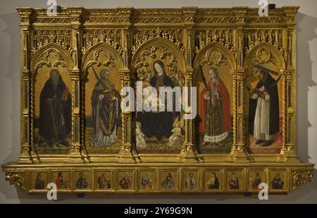 Benedetto Bembo (ca. 1423-1489). Pittore italiano. Torchiara Polyptych, 1462. Al centro, la Vergine con bambino e angeli. Da sinistra a destra: Abate di Sant'Antonio, San Nicomede, Santa Caterina d'Alessandria e San Pietro Martire. Nella predella, i dodici Apostoli. Tempera su pannello di legno trasferito su tela, tranne la predella. Struttura in legno intagliato dorato e verniciato (123 x 229 x 25 cm). Pinacoteca Castello Sforzesco, Milano, Italia. Foto Stock