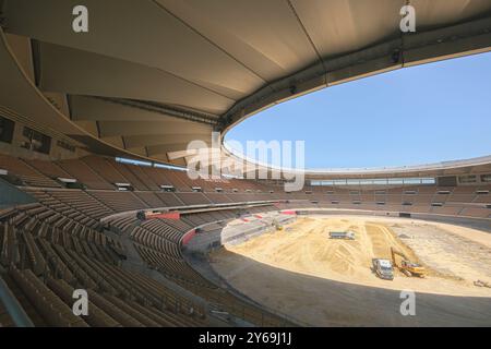 Siviglia, 14/08/2024. Lavora allo stadio la Cartuja per aumentare la capacità. Foto: JM Serrano. Archsev. Crediti: Album / Archivo ABC / Juan Manuel Serrano Becerra Foto Stock