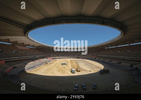 Siviglia, 14/08/2024. Lavora allo stadio la Cartuja per aumentare la capacità. Foto: JM Serrano. Archsev. Crediti: Album / Archivo ABC / Juan Manuel Serrano Becerra Foto Stock