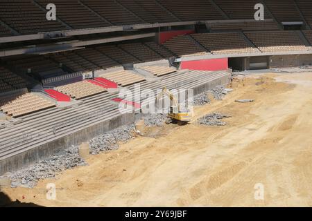 Siviglia, 14/08/2024. Lavora allo stadio la Cartuja per aumentare la capacità. Foto: JM Serrano. Archsev. Crediti: Album / Archivo ABC / Juan Manuel Serrano Becerra Foto Stock