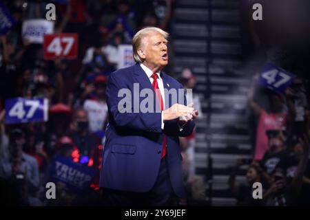 GLENDALE, ARIZONA, USA - 23 agosto 2024 - l'ex presidente degli Stati Uniti Donald Trump parla con i partecipanti a un raduno Arizona for Trump al Foto Stock