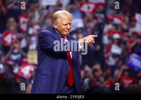 GLENDALE, ARIZONA, USA - 23 agosto 2024 - l'ex presidente degli Stati Uniti Donald Trump parla con i partecipanti a un raduno Arizona for Trump al Foto Stock