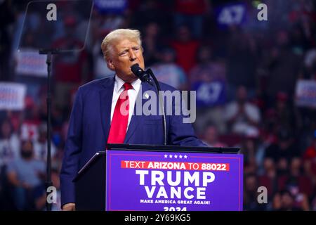 GLENDALE, ARIZONA, USA - 23 agosto 2024 - l'ex presidente degli Stati Uniti Donald Trump parla con i partecipanti a un raduno Arizona for Trump al Foto Stock