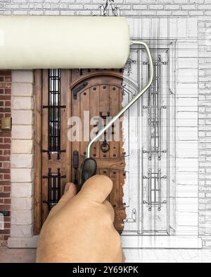 Prima e dopo di Man Painting Roller per mostrare la nuova porta anteriore sotto Pencil Sketch Drawing Plans. Foto Stock