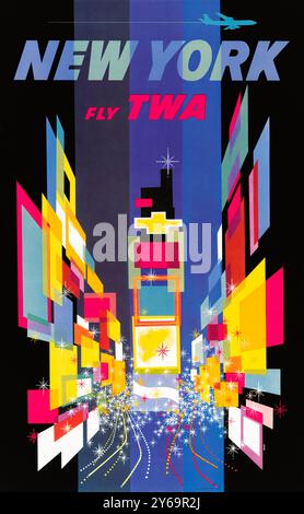 «Fly TWA - New York» di Trans World Airlines 1960 manifesto turistico che invita i viaggiatori a visitare la città che non dorme mai con una vista astratta di Times Square. Opera di David Klein (1918-2005). Foto Stock