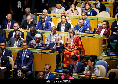 Teilnehmerinnen und Teilnehmer sitzen im Sitzungssaal der 79. Un-Generalversammlung a New York. New York City, 24.09.2024. New York, Stati Uniti Foto Stock