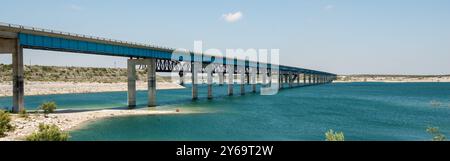 Ponte dell'autostrada US 90 presso l'Amistad National Recreation area, Texas Foto Stock