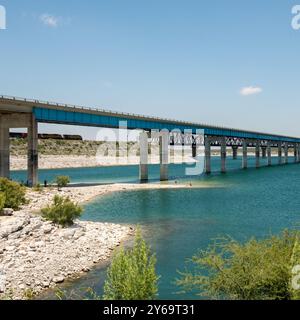 Ponte dell'autostrada US 90 presso l'Amistad National Recreation area, Texas Foto Stock