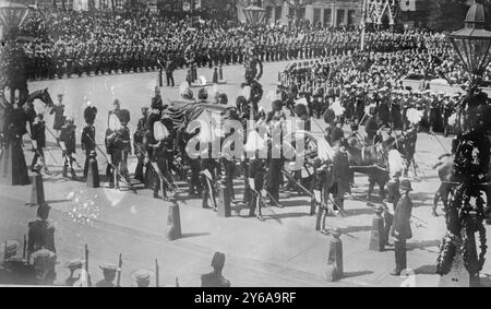 La processione funebre del defunto re Edoardo VII. Coffin su carrello della pistola., Glass negative, 1 negativo: Vetro; 5 x 7 pollici o più piccolo. Foto Stock