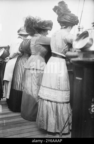 Roosevelt sul ponte di nave; Ethel, Mrs. Roosevelt, Mrs. Longworth, Glass negatives, 1 negativo: vetro; 5 x 7 poll. o più piccolo. Foto Stock