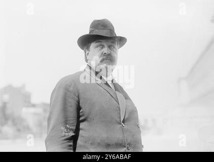 WM. Lorimer, foto mostra William Lorimer, deputato repubblicano e senatore dell'Illinois. La foto è stata scattata durante il periodo in cui l'inchiesta sulla validità della sua elezione è stata riaperta dal Senato degli Stati Uniti., 1911 maggio 15, Glass negatives, 1 negative: Glass; 5 x 7 poll. o più piccolo. Foto Stock