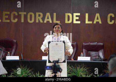 Città del Messico, città del Messico, Messico. 24 settembre 2024. CLARA MARINA BRUGADA MOLINA (capo del governo di città del Messico) del partito MORENA, riceve il certificato di validità dell'elezione del capo del governo presso il tribunale elettorale di città del Messico. (Credit Image: © Luis e Salgado/ZUMA Press Wire) SOLO PER USO EDITORIALE! Non per USO commerciale! Foto Stock