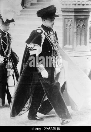 Re Manuel Detail, foto mostra re Manuele II del Portogallo nella Cappella di San Giorgio, Castello di Windsor, Inghilterra, quando il Principe di Galles fu investito dell'ordine della Giarrettiera il 10 giugno 1911., 1911 giugno 10, Glass negative, 1 negative: Vetro; 5 x 7 poll. o più piccolo. Foto Stock