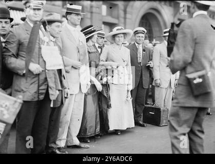 Oklahoma Delegation, foto scattata alla Convention Nazionale Repubblicana del 1912 tenutasi al Chicago Coliseum, Chicago, Illinois, 18-22 giugno 1912, negativi del vetro, 1 negativo: vetro; 5 x 7 pollici o più piccolo. Foto Stock