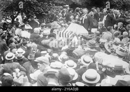 Giudice Parker Speaking (Indianapolis), Photo Shows avvocato e giudice Alton Brooks Parker (1852-1926) al discorso di accettazione del governatore dell'Indiana Thomas Riley Marshall per essere il compagno di Woodrow Wilson, Indianapolis, Indiana, 20 agosto 1912. 1912 ago. 20, Indianapolis, Glass negative, 1 negativo: vetro; 5 x 7 poll. o più piccolo. Foto Stock