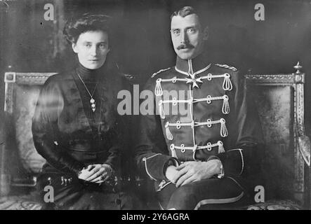 King & Queen - Danimarca, foto mostra Cristiano X (1870-1947), Re di Danimarca dal 1912 al 1947 e sua Regina consorte Principessa Alessandrina, Duchessa di Meclemburgo-Schwerin., 1913 aprile, Glass negatives, 1 negative: Vetro; 5 x 7 poll. o più piccolo. Foto Stock