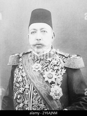 Sultan of Turkey, Photo shows Mehmet V, Sultan of the Turks, (1844-1918)., 1913 July 22, Glass negative, 1 negative: Glass; 5 x 7 poll. o più piccolo. Foto Stock